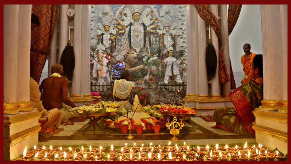 Sandhi Puja Timings: চলতি বছর সন্ধিপুজোর সময় কখন? কেন নিয়ম মেনে করতে হয় এই পুজো? জানুন সবটা