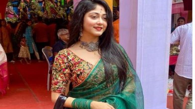 Susmita Dey: পর্দার বাইরে সুস্মিতা দে, মঞ্চ মাতালেন অভিনেত্রী