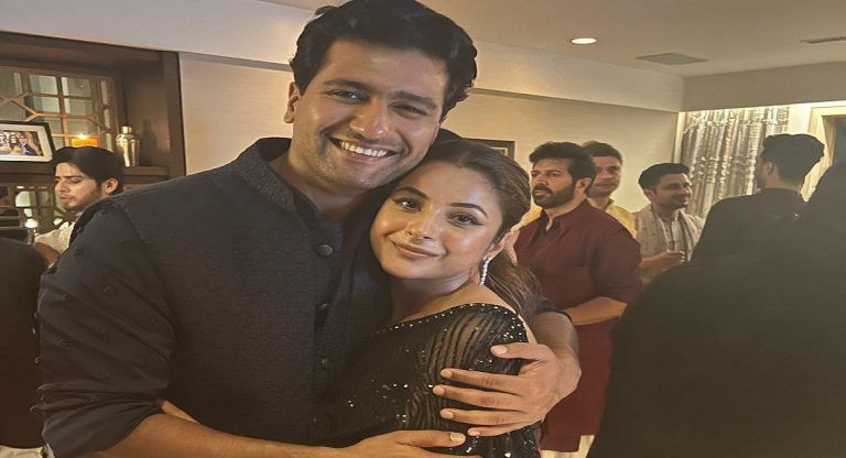 Shehnaaz Gill - Vicky Kaushal: দীপাবলি পার্টিতে শেহনাজ গিলের সঙ্গে ভিকি কৌশল, হাসি মুখে ছবি শেয়ার করলেন ২ তারকা