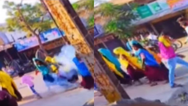 Viral Video : আদিবাসী মহিলাদের ওপর অবাঞ্চিত পটকা ফাটিয়ে গ্রেফতার হলেন চার অভিযুক্ত, মধ্যপ্রদেশের ঝাবুয়া জেলার ভিডিও হল ভাইরাল (দেখুন)