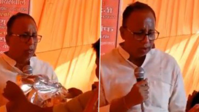 Drunk Man Climbs Stage During BJP Event: মঞ্চে উঠে বিজেপি নেতাকে প্রণাম করছে মদ্যপ, দেখুন ভিডিও