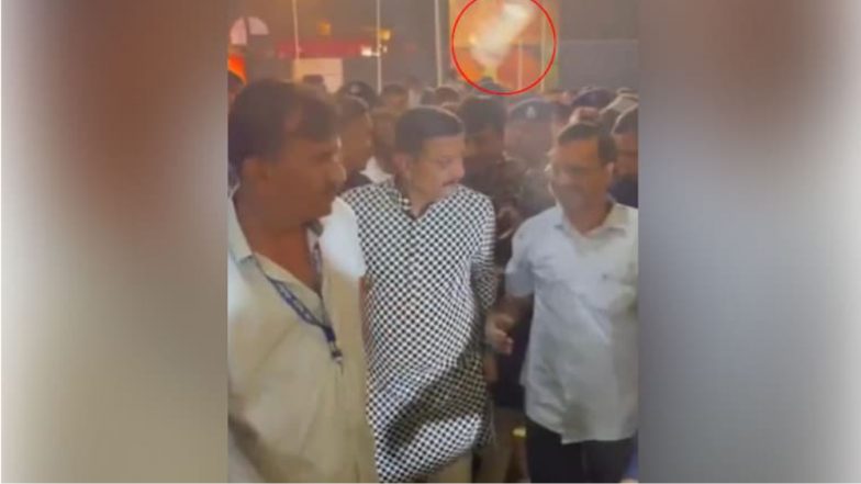 Rajkot: গরবা অনুষ্ঠানে অরবিন্দ কেজরিওয়ালকে তাক করে ছোঁড়া হল জলের বোতল