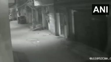 Lakshmi Nagar Attack on CCTV: দিল্লির লক্ষ্মীনগরে তরোয়াল দিয়ে খুন করে পালল দুষ্কৃতীরা, দেখুন ভয়াবহ ভিডিয়ো