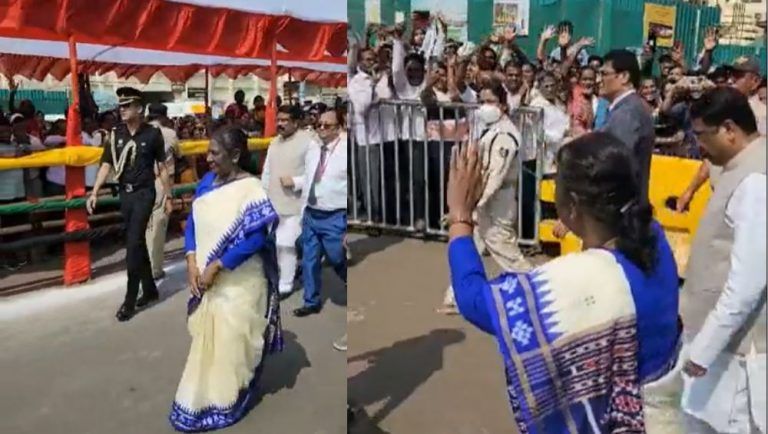 Watch: সাধারণ মানুষের অভিনন্দন গ্রহণ করে  ২ কিমি হেটে পুরীর জগন্নাথ মন্দিরে রাষ্ট্রপতি দ্রৌপদী মুর্মু (দেখুন ভিডিও)