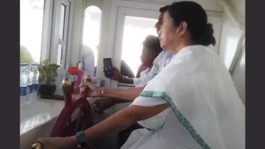 Mamata Banerjee Drives Launch: নদীবক্ষে লঞ্চের স্টিয়ারিং ধরলেন মুখ্যমন্ত্রী