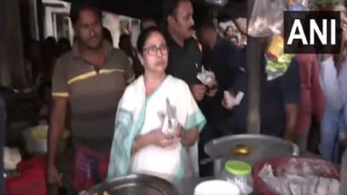 Mamata Banerjee Video: ঝাড়গ্রামের রাস্তায় থামল কনভয়, দোকানে ঢুকে মানুষকে চা, চপ খাওয়ালেন মুখ্যমন্ত্রী
