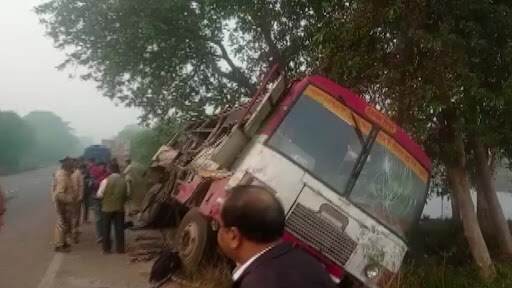 Uttar Pradesh: উত্তরপ্রদেশের বাহরাইচে যাত্রীবোঝাই বাসে ট্রাকের ধাক্কা, ঘটনাস্থলে প্রাণ হারালেন ৬ জন, গুরুতর আহত ১৫