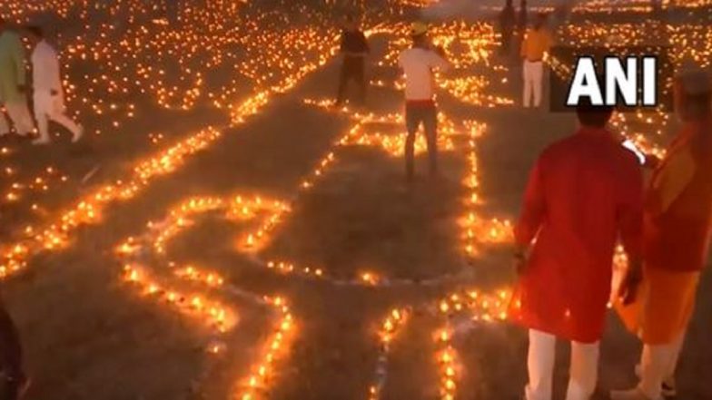 Uttar Pradesh Video: 'তুলসি বিবাহ' উপলক্ষ্যে বারাণসীতে জ্বলল ৫ লক্ষ মাটির প্রদীপ, দেখুন