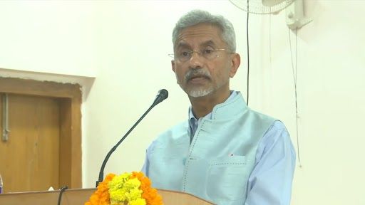 EAM S Jaishankar Dares Rahul Gandhi: দেশের বাইরে পা রাখলে মনে রাখা উচিত রাজনীতির ওপরেও কিছু আছে, রাহুলকে বিঁধে বললেন জয়শংকর