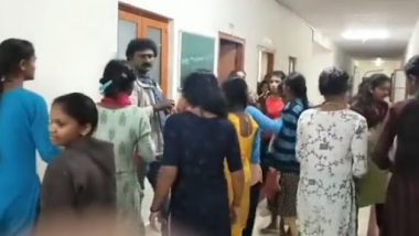 Karnataka Shocker: সহপাঠিনীকে হেনস্থার জের! ভিডিয়োতে দেখুন প্রধানশিক্ষককে ঝাঁটা ও লাঠি দিয়ে মারধর ছাত্রীদের