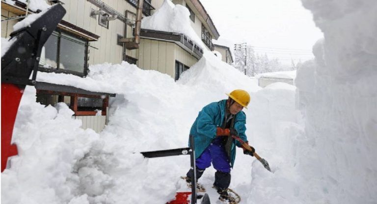 Japan Winter Storm: জাপানে প্রবল তুষারঝড়, বরফে চাপা পড়ে মৃত্যু ১৭ জনের, আহত বহু