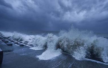 Mandous Cyclone Update: আছড়ে পড়বে মান্দোস, তাঁর আগে সতর্কতা জারি দক্ষিণের উপকূলবর্তী শহরে