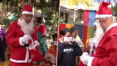 Christmas 2022:  চকলেটের বদলে উপহার হিসাবে মাক্স দিচ্ছেন,দেখা মিলল কলকাতার রাস্তায় এমন এক সান্তা ক্লুজের