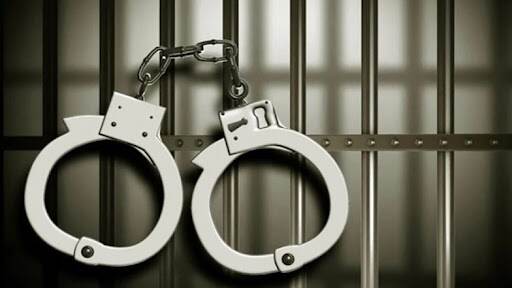 Mumbai: যৌনতায় চরম লালসা, কিশোর পড়ুয়াকে বিছানায় পেতে পীড়াপিড়ি শিক্ষিকার, খবর মিলতেই...