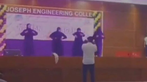 Burqa Dance Video: কলেজ অনুষ্ঠানে বোরখা পরে হিন্দি গানে নাচ, সাসপেন্ড ৪ ছাত্রী
