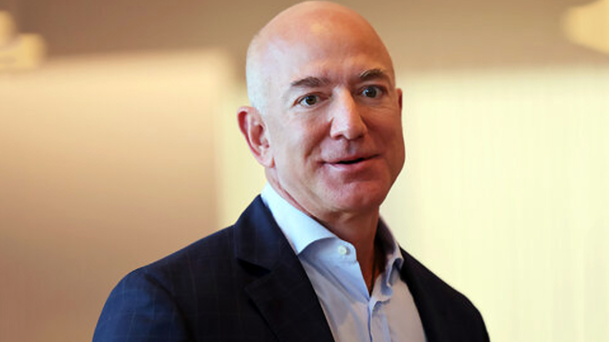 Jeff Bezos at Washington Post: কর্মী ছাঁটাই নিয়ে আশঙ্কার মধ্যেই ওয়াশিংটন পোস্টে বিরল সফর জেফ বেজোসের