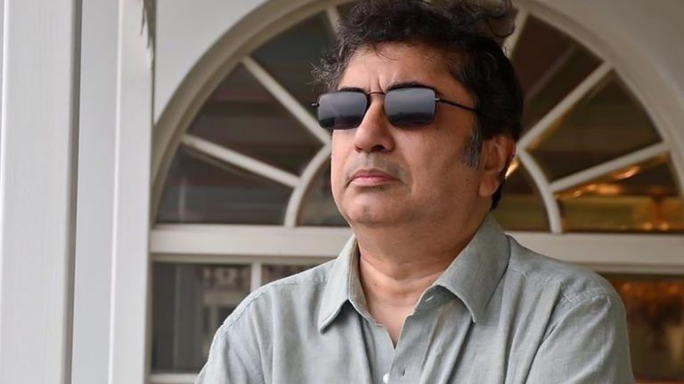 Film director Aneek Dutta Harrased By Goons: ভোট দিতে গিয়ে হেনস্থার শিকার পরিচালক অনীক দত্ত, দেখুন কী বললেন ফেসবুক লাইভে