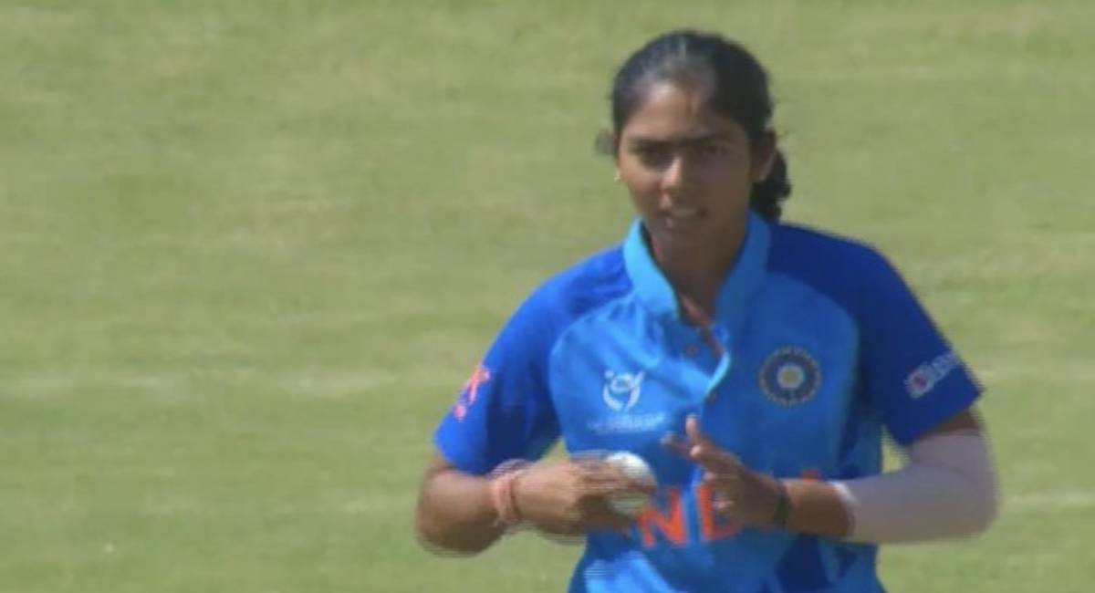 Under 19 Women's World Cup: ৫ রানে নিলেন চার উইকেট! ভারতের পারশাভি চোপড়ার অবিশ্বাস্য স্পেলে শ্রীলঙ্কা অল আউট ৫৯, রিচাদের জয় ৭ উইকেটে