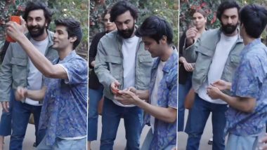Ranbir Kapoor Throws Fan's Phone Video: নিজস্বী তোলায় অনুরাগীর মোবাইল ছুঁড়ে ফেলে দিলেন রণবীর কাপুর, দেখুন