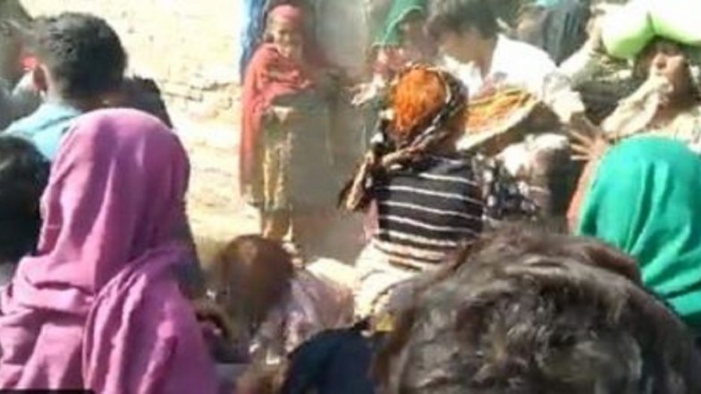 Pakistan Flour Crisis: আকাশ ছোঁয়া মূল্যবৃদ্ধি পাকিস্তানে, আটা, ময়দার লাইনে পদপিষ্ট মানুষ, দেখুন ভিডিয়ো
