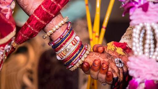 Dalit Groom: আম্বেদকরের জন্মভূমিতে দলিত বরকে মন্দিরে ঢুকতে বাধা! উত্তপ্ত পরিস্থিতি নিয়ন্ত্রণে পুলিশের হস্তক্ষেপ
