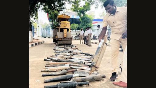 Andhra Pradesh: শব্দদূষণ রুখতে নয়া উদ্যোগ, ১৭৩টি বাইকের সাইলেন্সার ভেঙে গুঁড়িয়ে দিল নেলোর পুলিশ