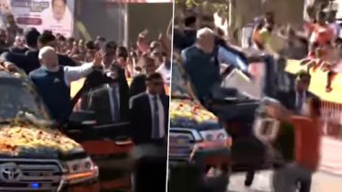 PM Modi Roadshow In Hubballi: জনপ্রিয়তা! ভিডিয়োতে দেখুন মোদিকে ফুলের মালা পড়াতে নিরাপত্তা ভাঙল কিশোর