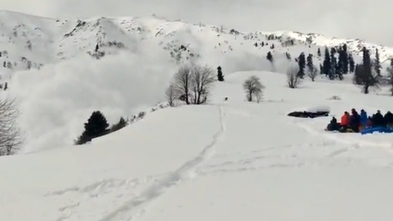 Avalanche At Gulmarg Video: তুষারধ্বস গুলমার্গে, আটকদের উদ্ধারের চেষ্টা,দেখুন ভিডিয়ো