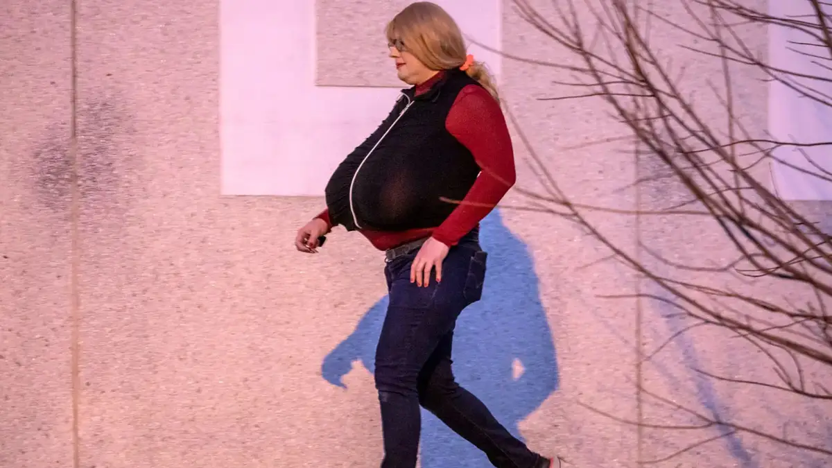 Viral News: বিদ্যালয় চলাকালীন কৃত্রিম স্তন! অন্য সময় পুরুষের বেশে রাস্তায় শিক্ষক কায়লা লেমিউক্স (দেখুন বিস্তারিত)