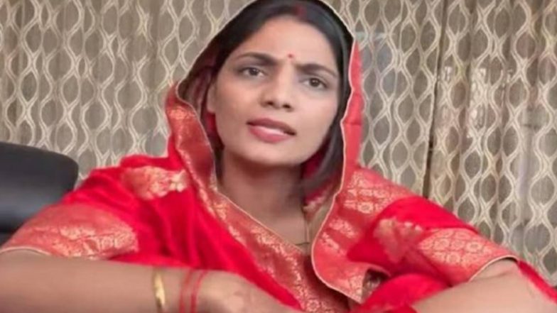Neha Singh Rathore: যোগীর সমালোচনা করে গান করায় ভোজপুরী গায়িকাকে পুলিশের নোটিশের বিরোধিতায় সোচ্চার নাগরিক সমাজ