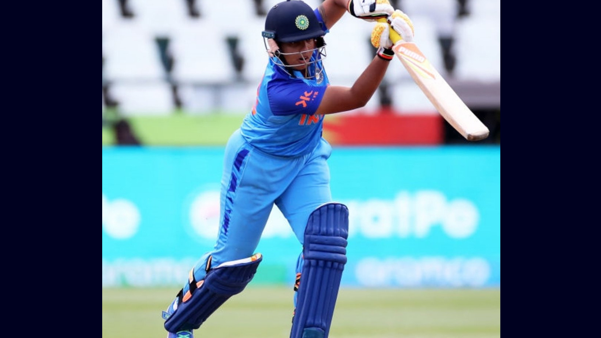 Richa Ghosh: বিপর্যয়ের মাঝে রিচার লড়াইয়ে ১৪৭ রান ভারতের মেয়েদের