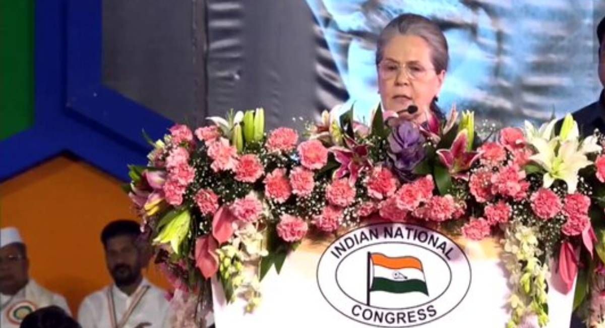 Sonia Gandhi: রায়পুরে কংগ্রেসের প্লেনারিতে সোনিয়ার গলায় আবেগ আর ঘুরে দাঁড়ানোর ভোকাল টনিক