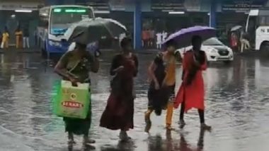 Delhi Rain: তাপপ্রবাহের জ্বালা জুড়িয়ে বৃষ্টিতে ভিজল দিল্লি