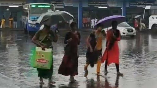 Gujarat Waterlogging: মোদী রাজ্যে বৃষ্টির পর জমা জলে আটকে গেল স্কুল বাস, উদ্ধার পড়ুয়ারা, দেখুন ভিডিয়ো