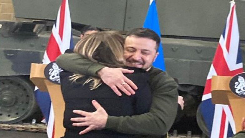 Volodymyr Zelenskyy Video: ব্রিটেনে ইউক্রেনের সাংবাদিককে জড়িয়ে ধরলেন জেলেনস্কি, দেখুন ভিডিয়ো