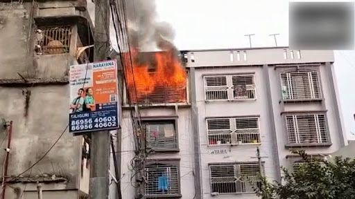 West Bengal Fire: শিলিগুড়ির আশ্রম পাড়ায় আবাসিক ভবনে ভয়াবহ অগ্নিকাণ্ড, চলছে আগুন নেভানোর কাজ