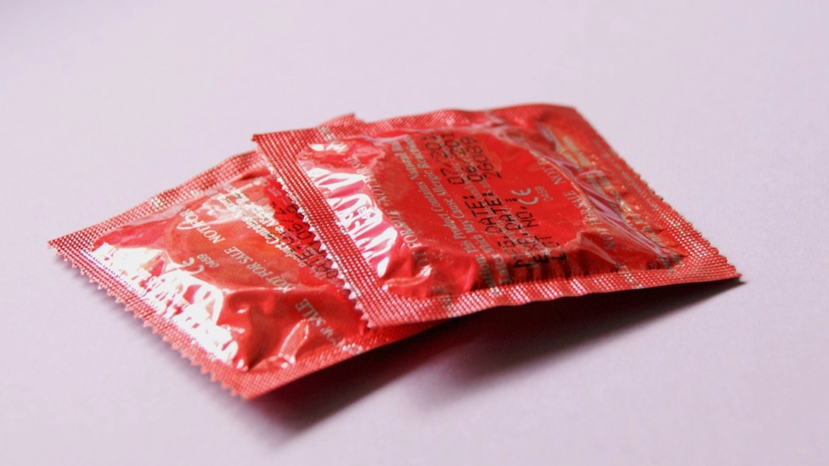 Condom Sales During Navratri Increase? নবরাত্রিতে কন্ডোমের বিক্রি আকাশছোঁয়া? ডান্ডিয়া নাইটসে গর্ভ নিরোধক ওষুধও কেনেন মানুষ জলের মত?