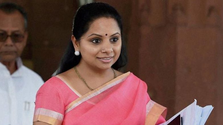 K Kavitha: রোড শোয়ের মাঝে জ্ঞান হারিয়ে মাথা ঘুরে পড়ে গেলেন মুখ্যমন্ত্রীর দলনেত্রী কন্যা, দেখুন ভিডিয়ো