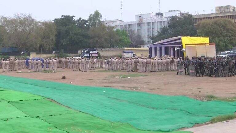 Delhi: দিল্লির রামলীলা ময়দানে মহাপঞ্চায়েত কৃষকদের, মোতায়েন ২ হাজার নিরাপত্তারক্ষী