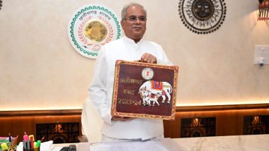 Chhattisgarh State Budget 2023: চিরাচরিত প্রথা মেনে ব্রিফকেস হাতে রাজ্য বাজেট পেশ করতে বিধানসভায় ছত্তিশগড়ের মুখ্যমন্ত্রী ভূপেশ বাঘেল