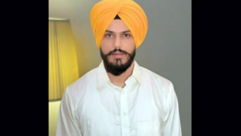 Amritpal Singh: অমৃতপাল সিংকে হন্যে হয়ে খুঁজছে পুলিশ, গ্রেফতার খালিস্তানপন্থী নেতার ঘনিষ্ঠ
