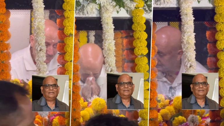 Anupam Kher Crying Video: সতীশ কৌশিকের শেষযাত্রায় অঝোরে কাঁদছেন অনুপম খের, দুঃখের ভিডিয়ো