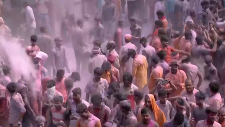 Holi 2023:  রংয়ের উৎসবে মাতোয়ারা বৃন্দাবন, দেখুন ভিডিয়ো