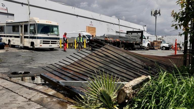 Los Angeles Tornado Video: উড়ে গেল বাড়ির ছাদ, লস এঞ্জেলসে বিধ্বংসী টর্নেডো, দেখুন ভয়ঙ্কর ভিডিয়ো