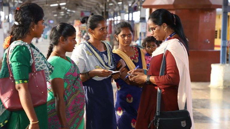 Women Ticket Checker collect Record Fine: দেশের প্রথম মহিলা টিকিট পরীক্ষক হিসাবে বিনা টিকিটের যাত্রীদের থেকে আদায় ১কোটি ৩০ লক্ষ