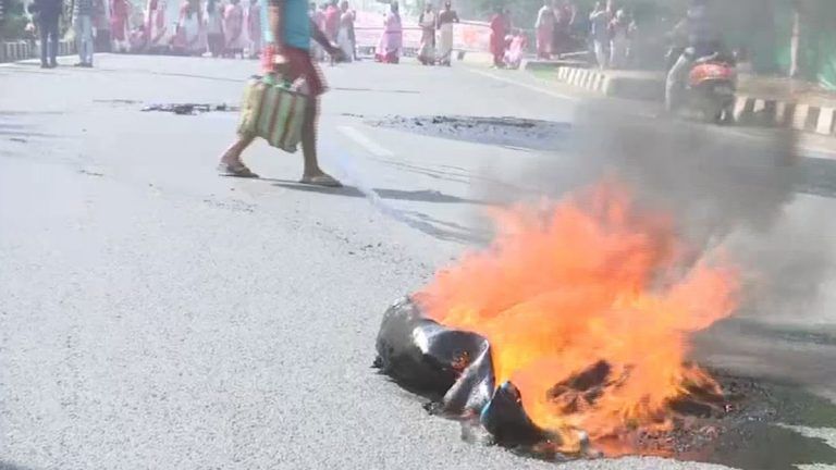 Jharkhand: ধর্মীয় পতাকার অবমাননা, ঝাড়খন্ডে একদিনের বন্ধ ডাকল উপজাতি সম্প্রদায়