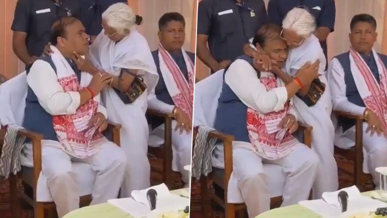 Himanta Biswa Sarma Loved By Old Woman: অসমের মুখ্যমন্ত্রীকে মাতৃস্নেহে ভরালেন বৃদ্ধা, মুহূর্তে ভাইরাল ভিডিয়ো