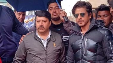 Shah Rukh Khan Shooting at Kashmir: কাশ্মীরে শুটিংয়ের ফাঁকে ভক্তদের সঙ্গে ছবিতে মজলেন শাহরুখ