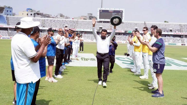 Aleem Dar, Guard of Honour: আইসিসি এলিট প্যানেলের আম্পায়ার আলিম দারকে 'গার্ড অব অনার' বাংলাদেশ ও আয়ারল্যান্ড দলের