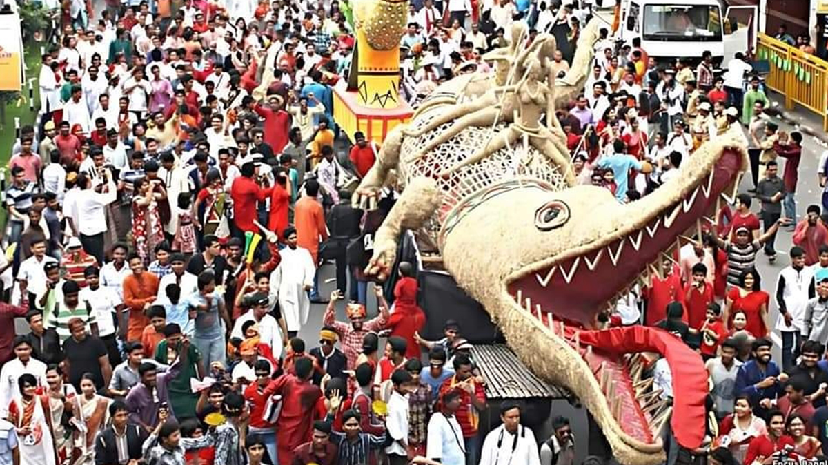 Bengali New Year in Bangladesh: 'এসো হে বৈশাখ' গানে নববর্ষ উপলক্ষে বাংলাদেশ স্কুল-কলেজে পদযাত্রার আয়োজন